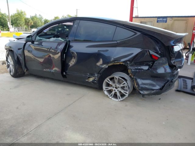 2024 TESLA MODEL Y 7SAYGDEDXRF094603 Photo 2