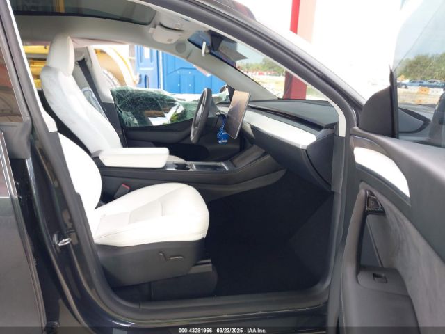 2024 TESLA MODEL Y 7SAYGDEDXRF094603 Photo 4