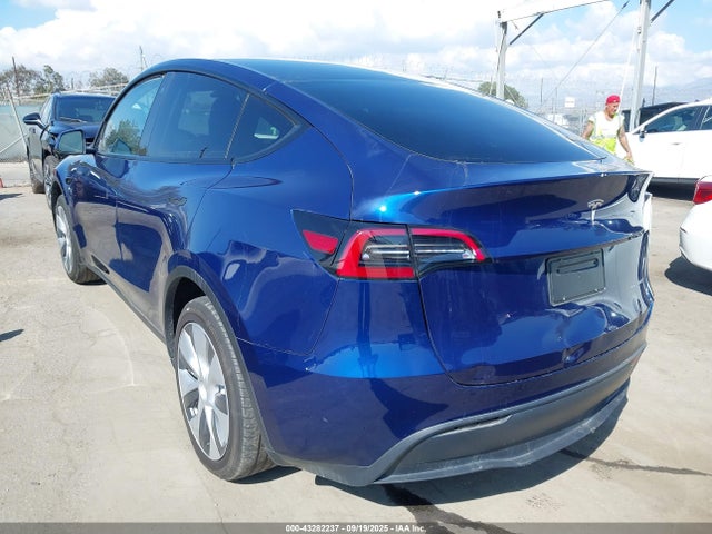 2023 TESLA MODEL Y 7SAYGDEE2PF741808 Photo 2