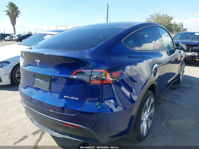 2023 TESLA MODEL Y 7SAYGDEE2PF741808 Photo 3