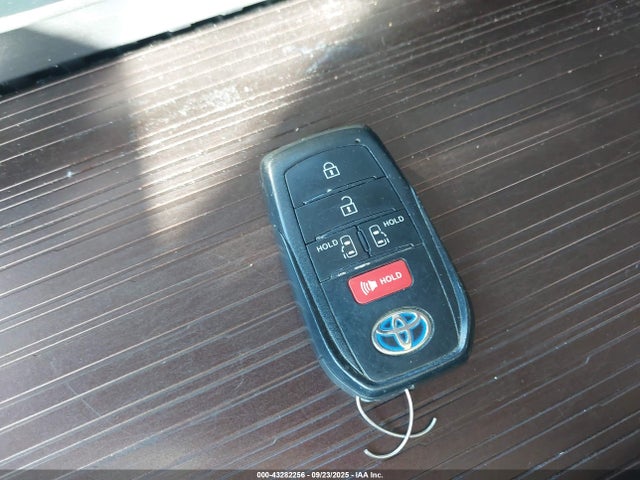 Toyota SIENNA LE 2021 5TDKRKEC2MS016247 Image 11
