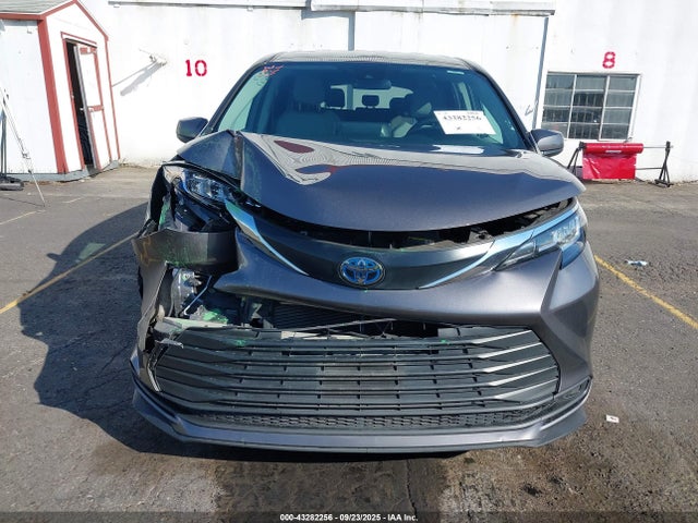 Toyota SIENNA LE 2021 5TDKRKEC2MS016247 Image 12