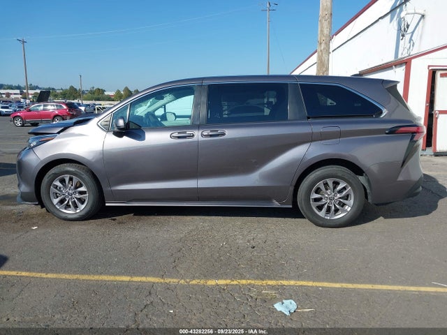 Toyota SIENNA LE 2021 5TDKRKEC2MS016247 Image 14