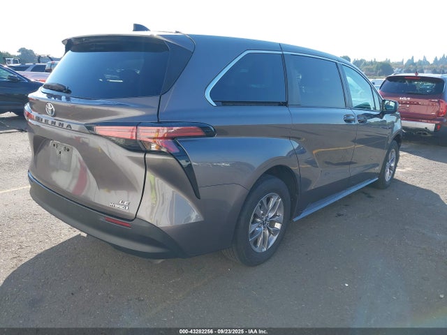 Toyota SIENNA LE 2021 5TDKRKEC2MS016247 Image 4