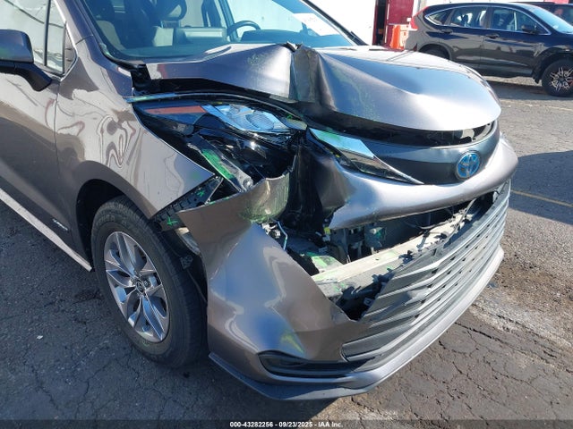 Toyota SIENNA LE 2021 5TDKRKEC2MS016247 Image 6