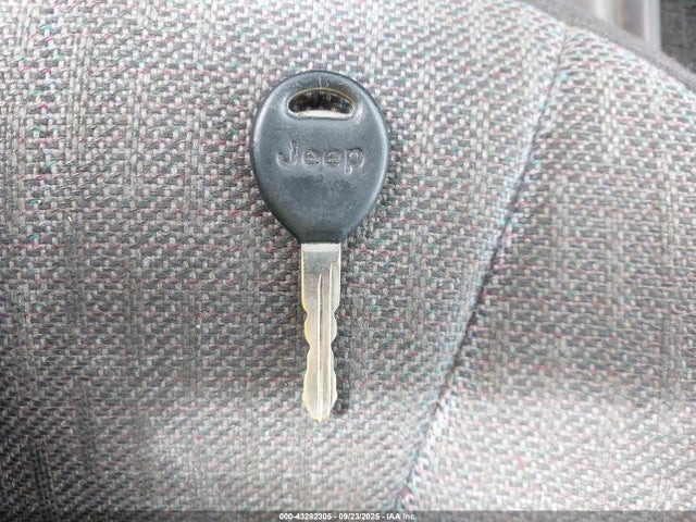Продажа на аукционе авто 2001 Jeep Cherokee Sport, vin: 1J4FF48S01L586313, номер лота: 43282305