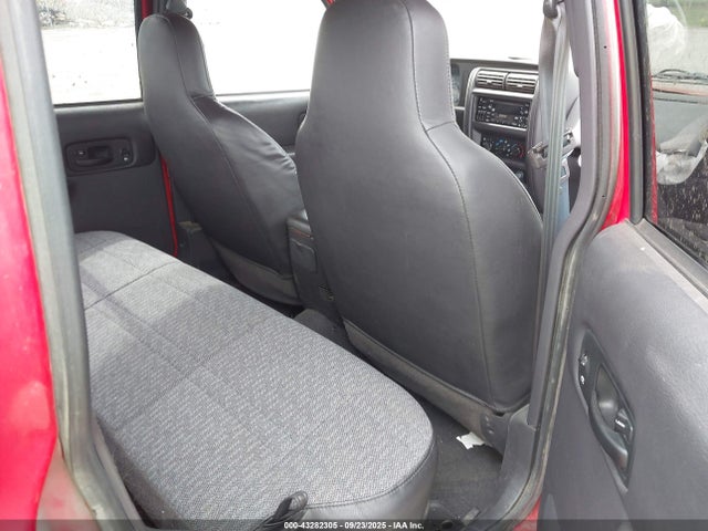 Продажа на аукционе авто 2001 Jeep Cherokee Sport, vin: 1J4FF48S01L586313, номер лота: 43282305