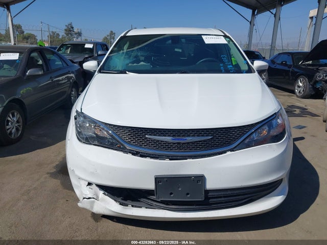 Chrysler 2019 2019 2C4RC1DG0KR561190 Image 12
