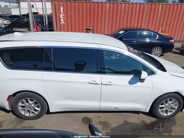 Chrysler 2019 2019 2C4RC1DG0KR561190 Image 13