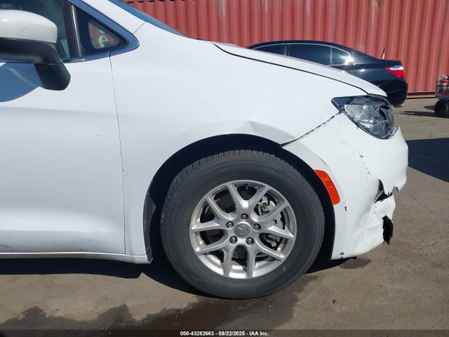 Chrysler 2019 2019 2C4RC1DG0KR561190 Image 17