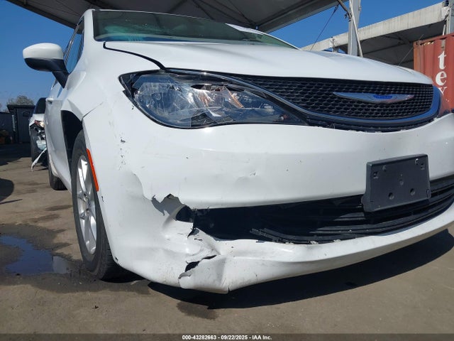 Chrysler 2019 2019 2C4RC1DG0KR561190 Image 18