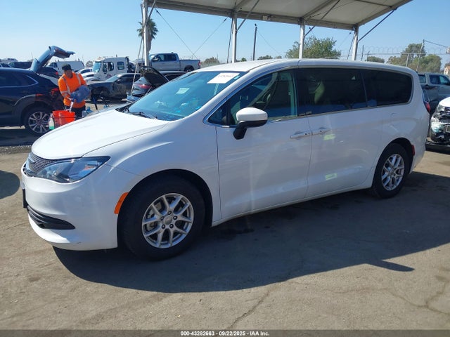 Chrysler 2019 2019 2C4RC1DG0KR561190 Image 2