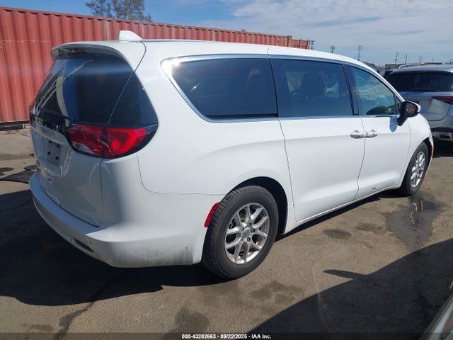 Chrysler 2019 2019 2C4RC1DG0KR561190 Image 4