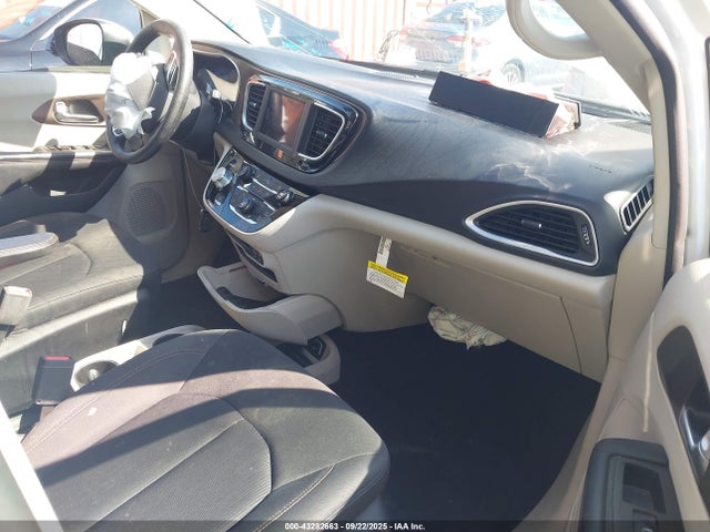 Chrysler 2019 2019 2C4RC1DG0KR561190 Image 5