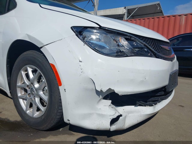 Chrysler 2019 2019 2C4RC1DG0KR561190 Image 6