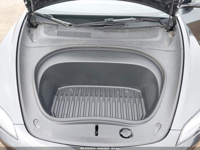 2025 TESLA MODEL 3 5YJ3E1EB3SF881960 Photo 9