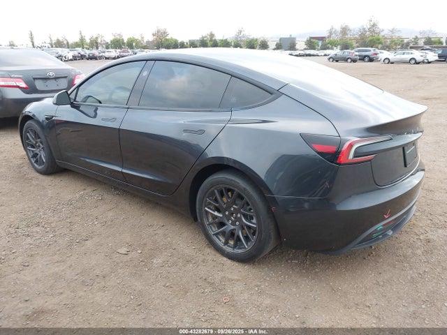 2025 TESLA MODEL 3 5YJ3E1EB3SF881960 Photo 2