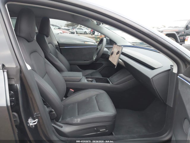 2025 TESLA MODEL 3 5YJ3E1EB3SF881960 Photo 4