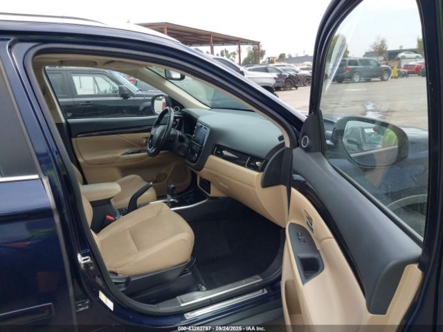 2017 MITSUBISHI OUTLANDER JA4AD3A31HZ058185 Photo 4