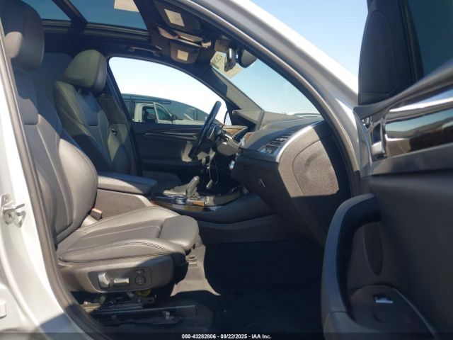 2019 BMW X3 5UXTR9C56KLE11243 Photo 4