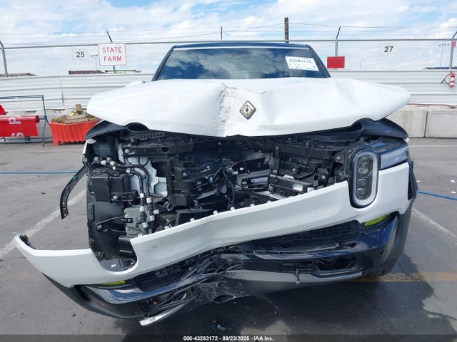 7PDSGABA6PN017536 Rivian R1s Adventure