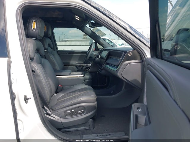 7PDSGABA6PN017536 Rivian R1s Adventure