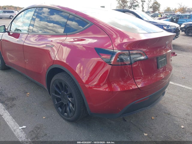 2025 TESLA MODEL Y 7SAYGAEE2SF254390 Photo 2