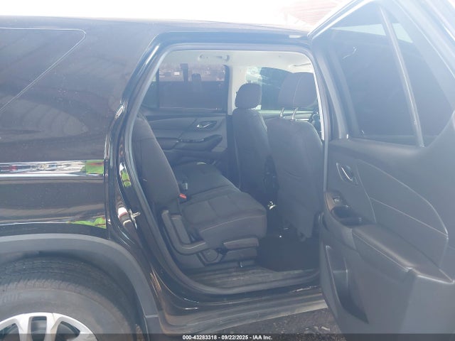 1GNERFKW2JJ213227 Chevrolet Traverse Ls