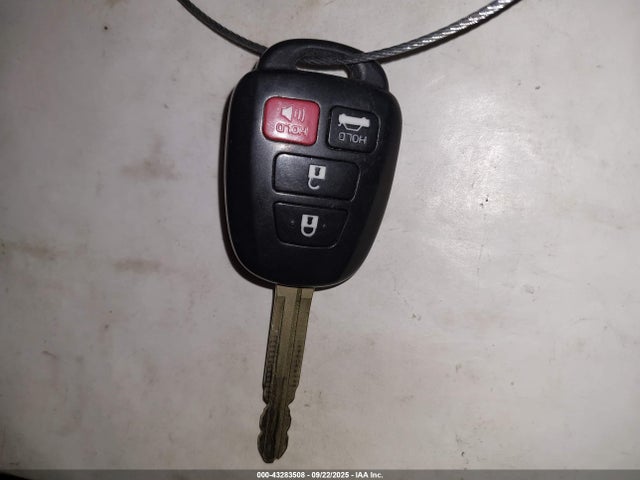 5YFBURHE9HP663943 Toyota COROLLA LE