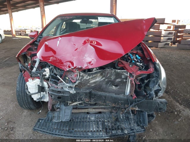 5YFBURHE9HP663943 Toyota COROLLA LE
