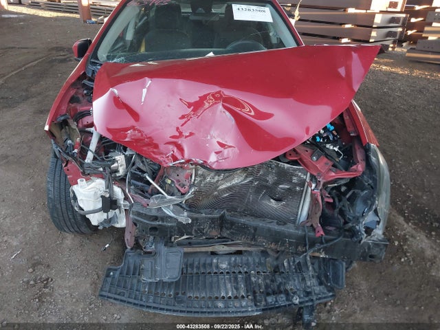 5YFBURHE9HP663943 Toyota COROLLA LE