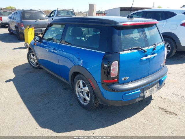 2011 MINI COOPER CLUBMAN WMWZF3C54BT267574 Photo 2