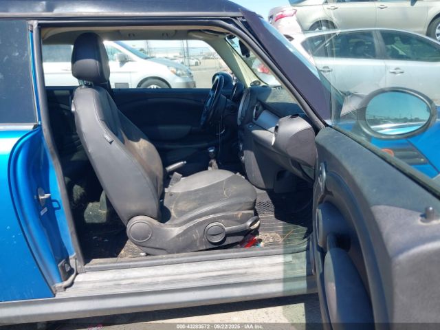 2011 MINI COOPER CLUBMAN WMWZF3C54BT267574 Photo 4