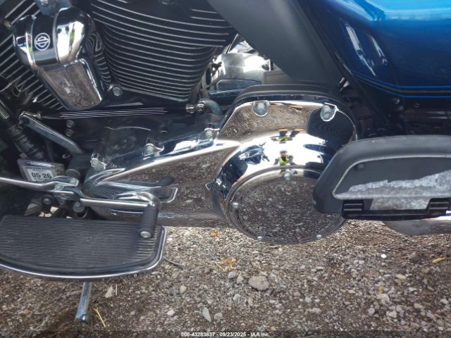 2018 HARLEY-DAVIDSON FLHTK 1HD1KWD14JB641953 Photo 8