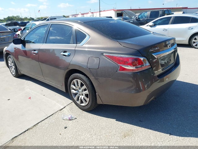 1N4AL3AP3FC142588 Nissan 2015