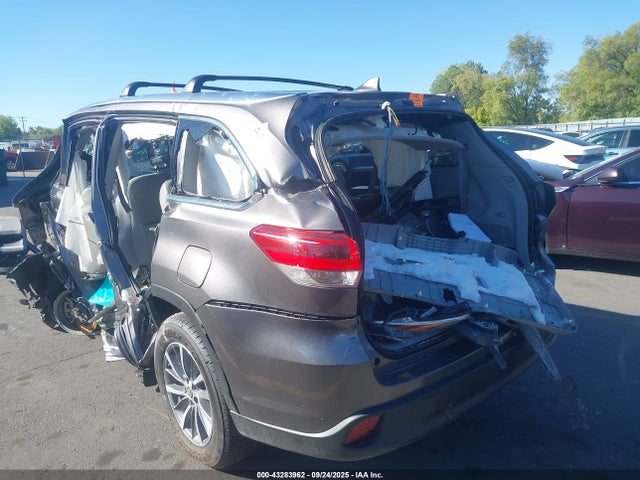 5TDKZRFH3KS366406 Toyota Highlander Xle