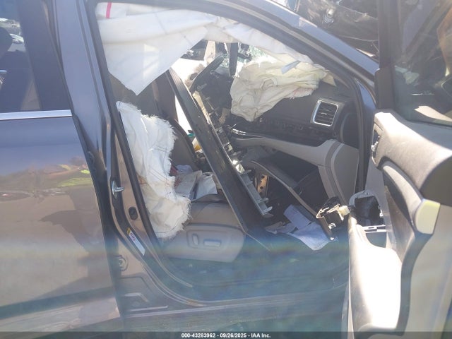 5TDKZRFH3KS366406 Toyota Highlander Xle