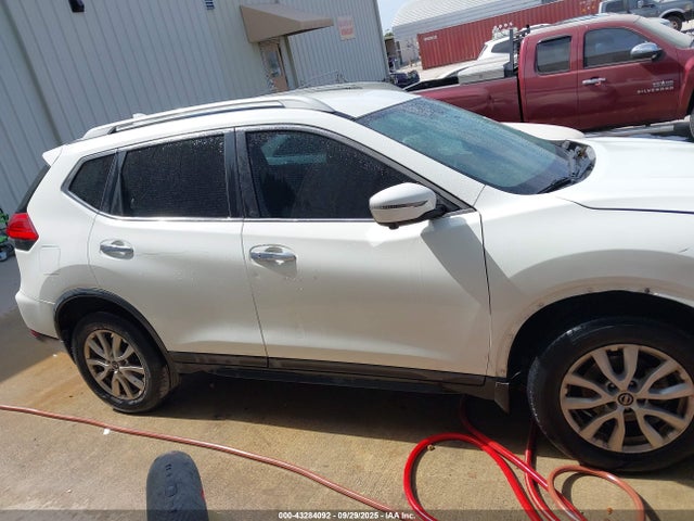 5N1AT2MV9HC800377 Nissan 2017