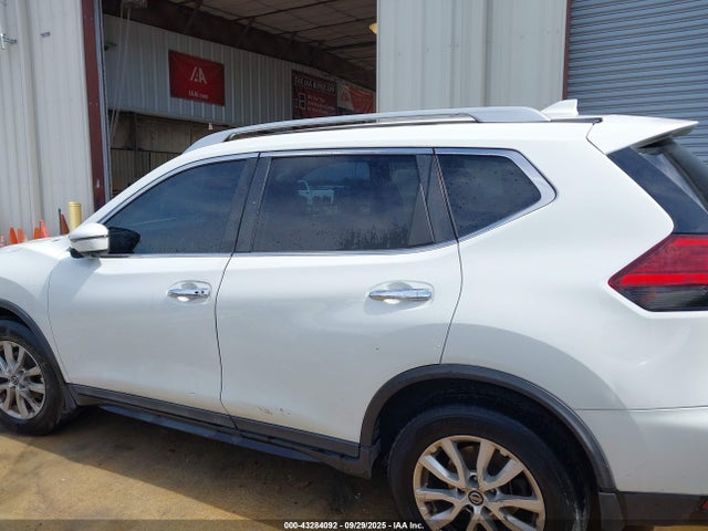 5N1AT2MV9HC800377 Nissan 2017