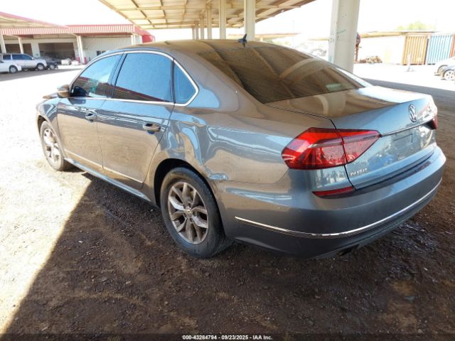 2017 VOLKSWAGEN PASSAT 1VWAT7A31HC053536 Photo 2