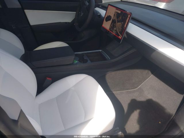 2021 TESLA MODEL Y 5YJYGDEE0MF228517 Photo 4