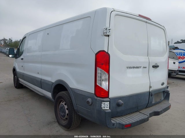 Ford 2018 2018 1FTYR2YM6JKB17762 Image 3