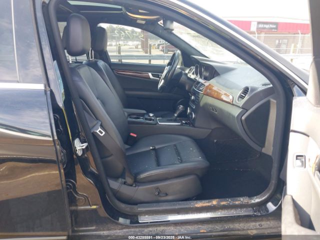 2014 MERCEDES-BENZ C 250 WDDGF4HB1EG220441 Photo 4