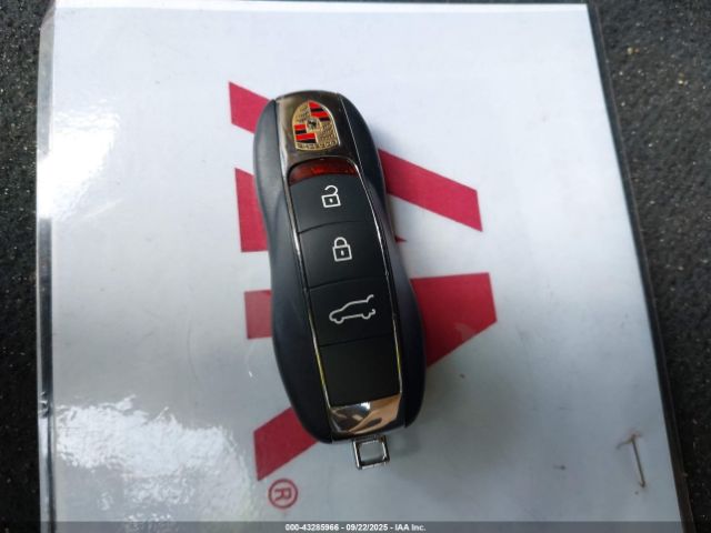 2017 PORSCHE MACAN WP1AB2A52HLB12876 Photo 10