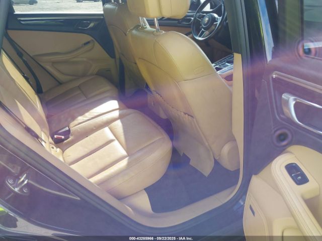 2017 PORSCHE MACAN WP1AB2A52HLB12876 Photo 7