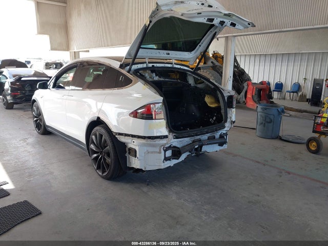 2016 TESLA MODEL X 5YJXCAE22GF012295 Photo 2