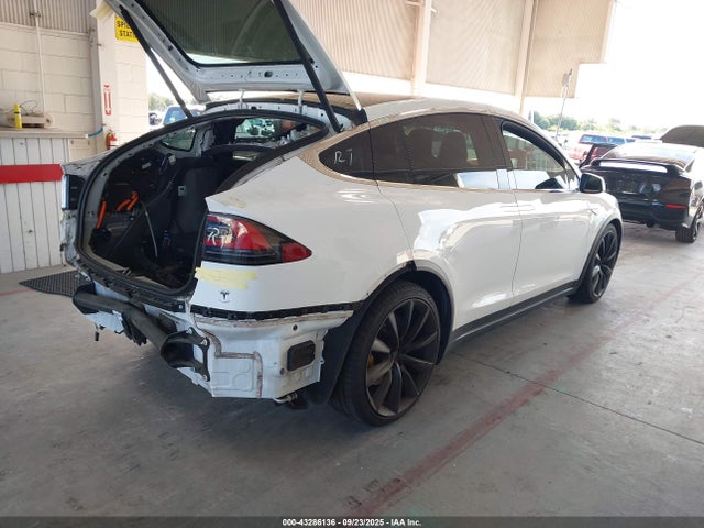 2016 TESLA MODEL X 5YJXCAE22GF012295 Photo 3