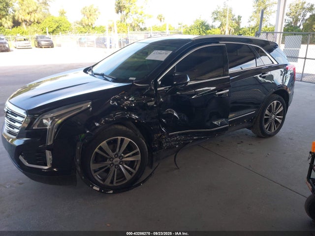 2017 CADILLAC XT5 1GYKNBRS0HZ215258 Photo 1