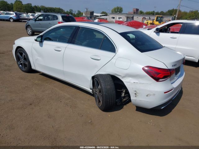 2019 MERCEDES-BENZ A 220 WDD3G4FB2KW021883 Photo 2