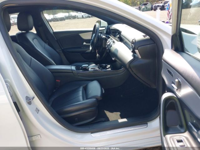 2019 MERCEDES-BENZ A 220 WDD3G4FB2KW021883 Photo 4